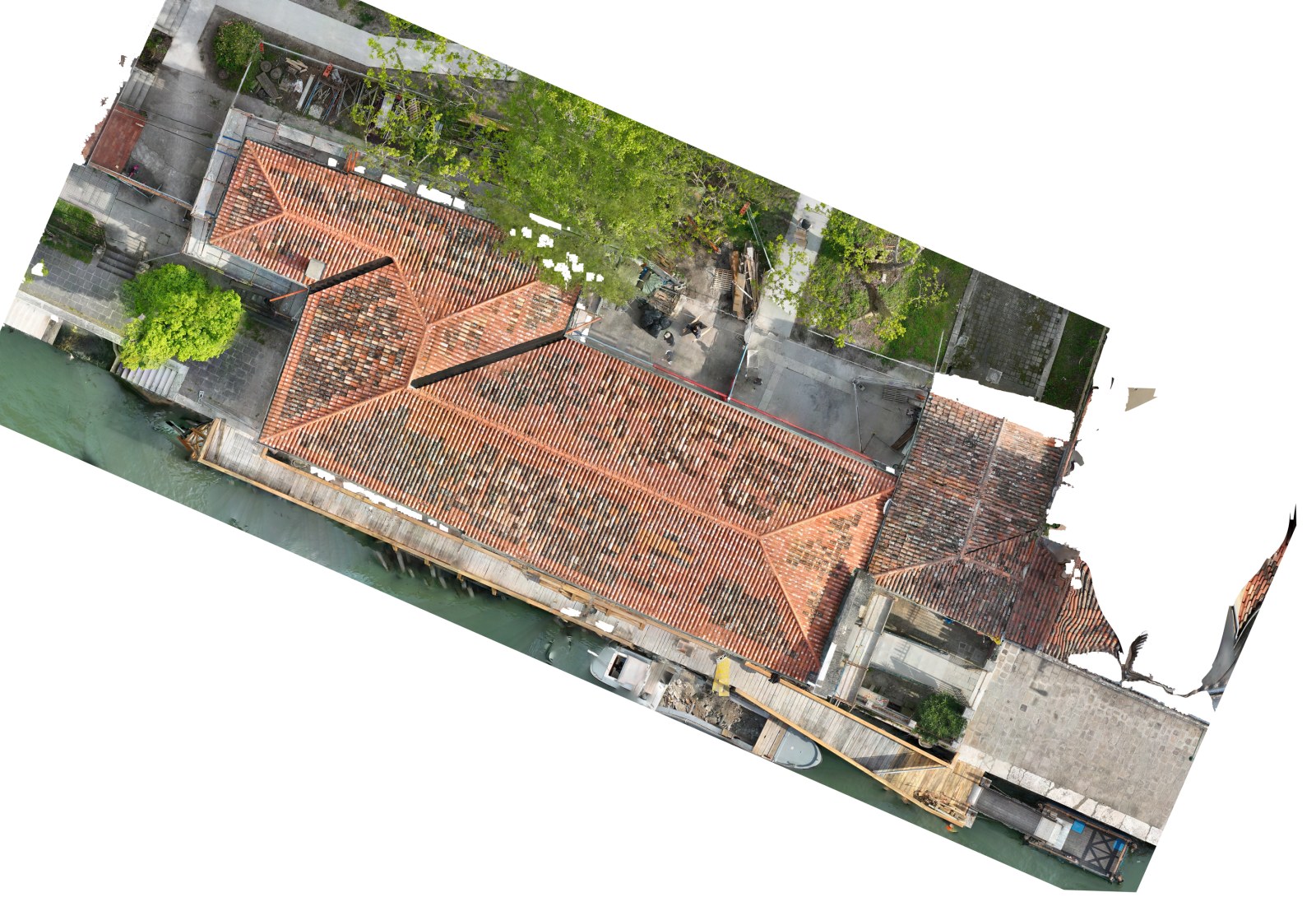 Ortofoto dal drone del tetto dell'ex ospedale Umberto I a Venezia